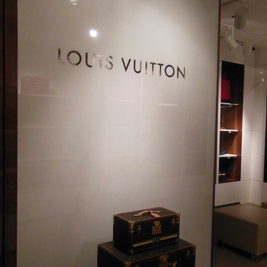 LOUIS VUITTON